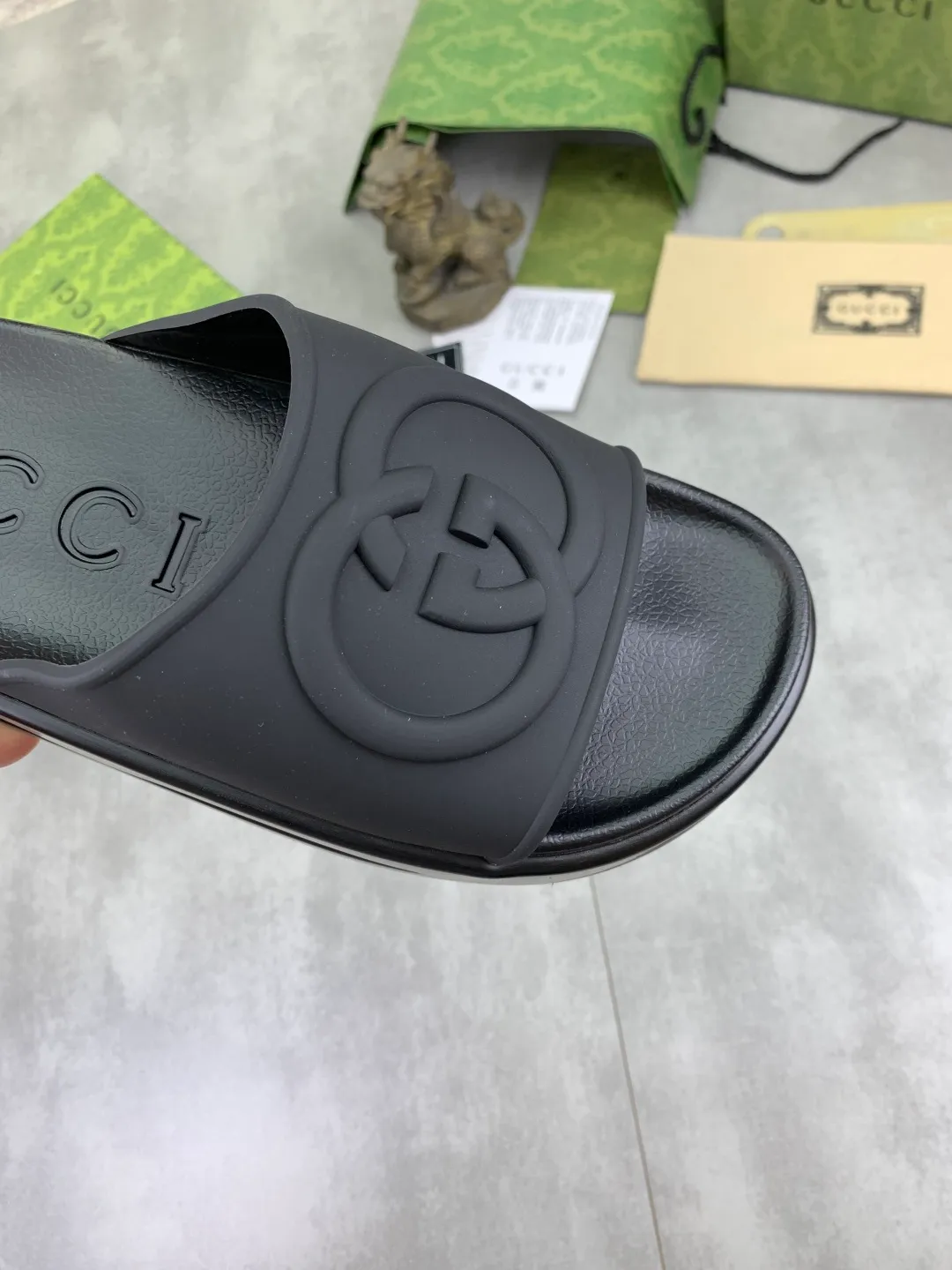 Men's Men's Shoes 💰P300💰[New Style] High Version 🎁🎁🎁 GUCCI New Year of the Snake casual slippers, original official website, perfect workmanship, transmitting a kind of noble luxury, sublimating its definition of luxury in Gucci's high-end extraordinary craftsmanship. Original Gucci double G combination outsole, code number: 35-46, complete package